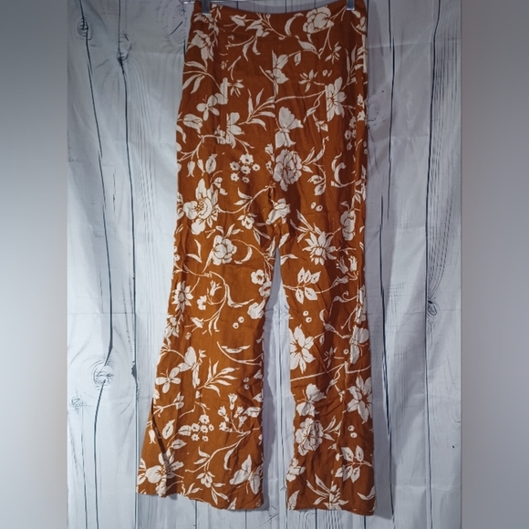 Urban Outfitters Fit and Flare floral pants - Picture 1 of 15